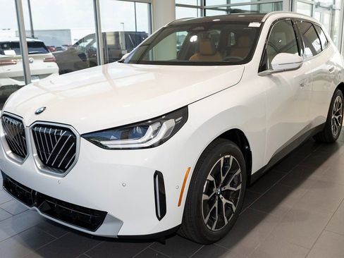Used 2025 BMW X3 xDrive30 w/ Premium Package AWD/4WD image 3