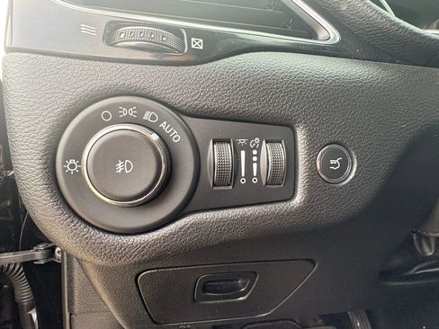 Used 2023 Jeep Cherokee Altitude Lux image 19