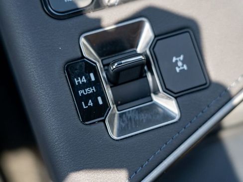Used 2024 Lexus GX 550 w/ Accessory Package (2T) AWD/4WD image 29