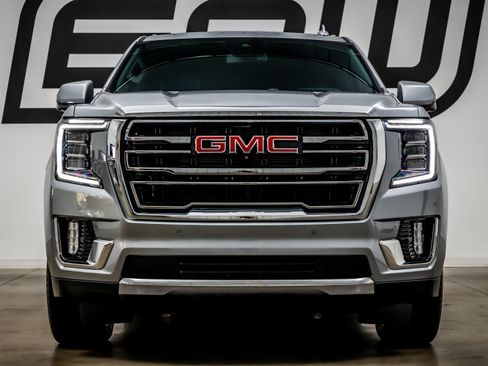 Used 2023 GMC Yukon XL SLT w/ SLT Premium Package AWD/4WD image 4