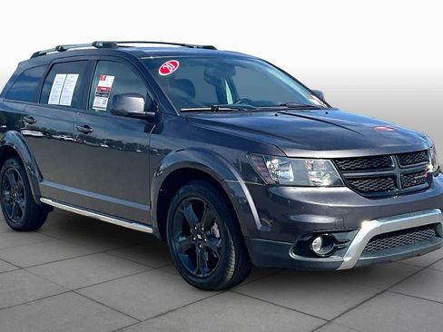 Used 2020 Dodge Journey Crossroad FWD image 2
