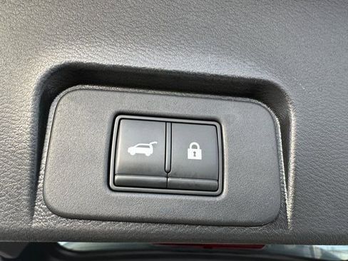 Used 2022 Nissan Rogue SL w/ SL Premium Package image 10