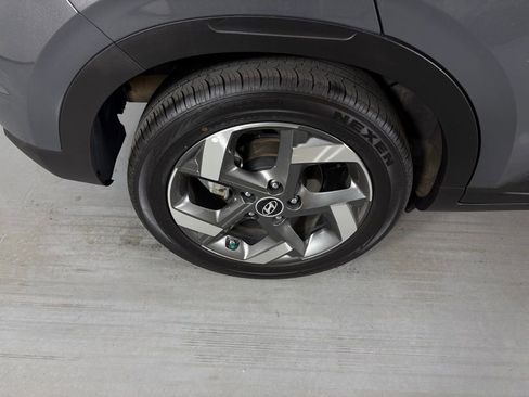 Used 2025 Hyundai Venue SEL FWD image 12
