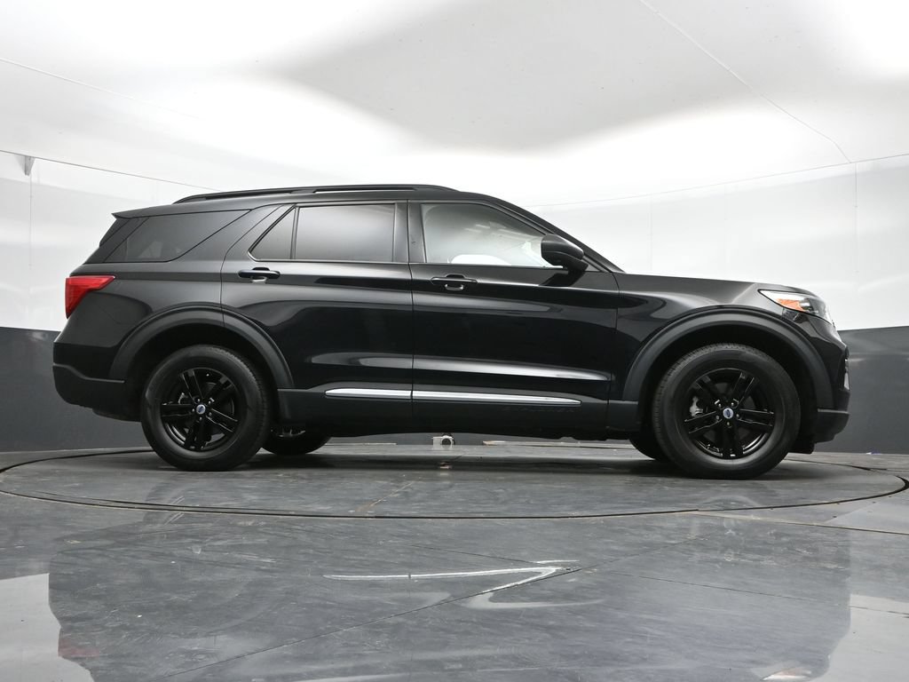 Used 2023 Ford Explorer XLT w/ Equipment Group 202A AWD/4WD image 44