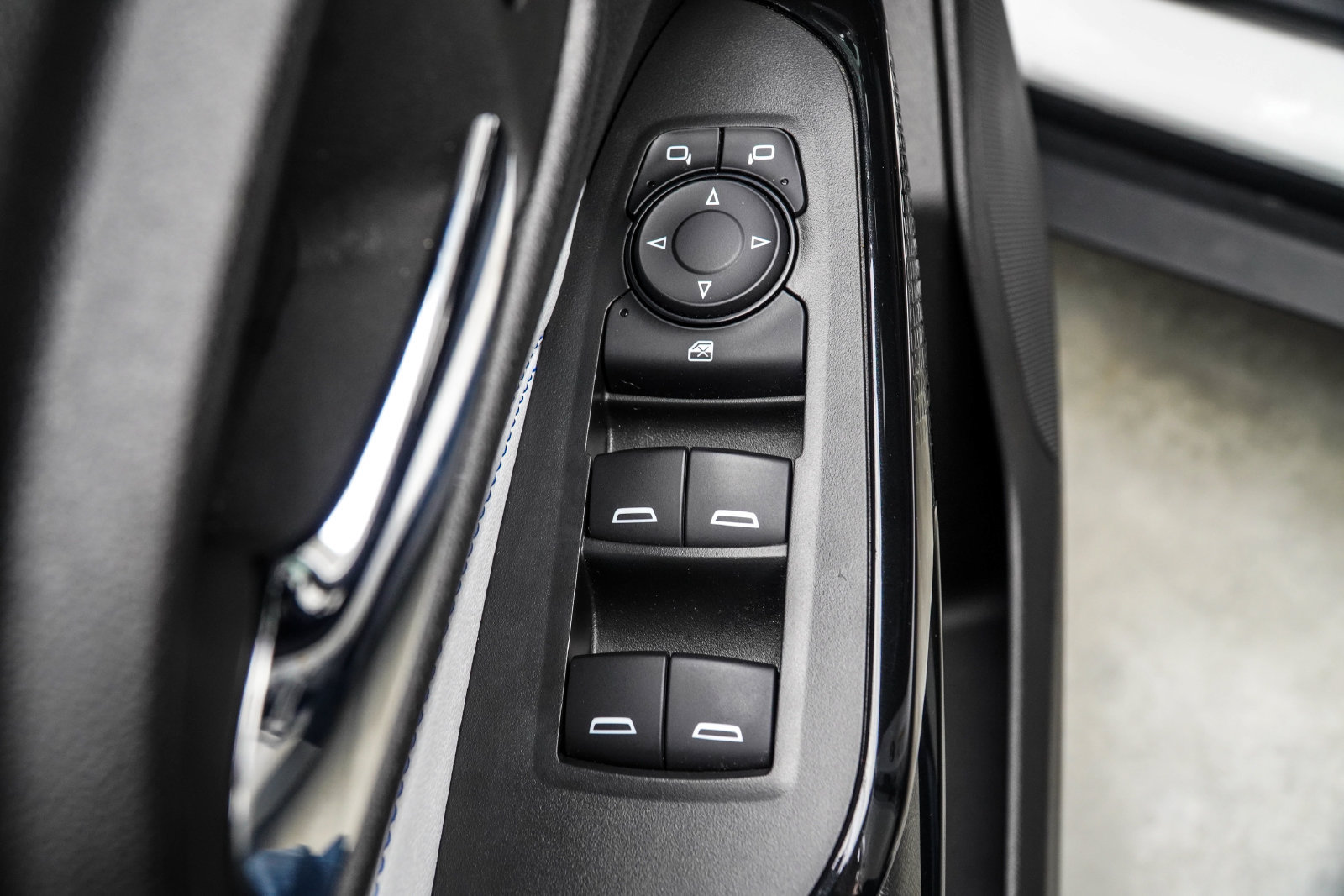 Used 2024 Chevrolet Trax LT w/ Driver Confidence Package FWD image 35