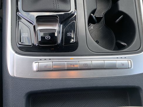 Used 2025 Kia Carnival EX FWD image 27