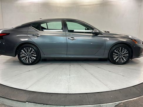 Used 2025 Nissan Altima 2.5 SV w/ SV Premium Package FWD image 6