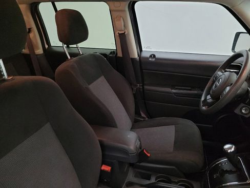 Used 2017 Jeep Patriot Sport w/ Power Value Group FWD image 21