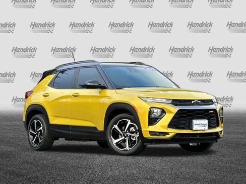 Used 2023 Chevrolet TrailBlazer RS w/ Sun and Liftgate Package image 2