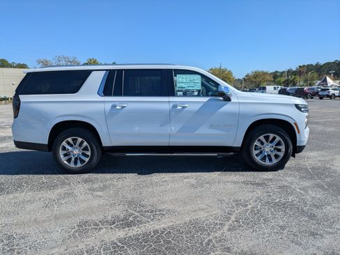 New 2026 Chevrolet Suburban Premier image 3