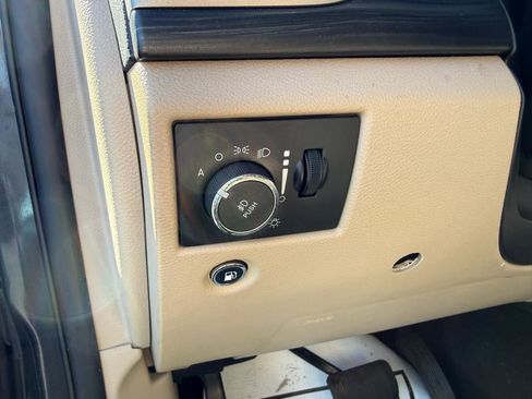 Used 2020 Jeep Grand Cherokee Laredo w/ 18" Wheel & 8.4" Radio Group AWD/4WD image 17