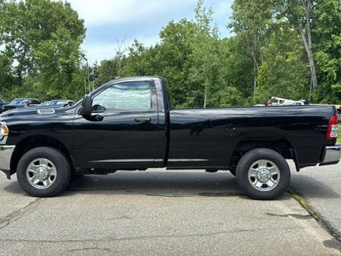 Used 2024 RAM 2500 Tradesman w/ Chrome Appearance Group AWD/4WD image 4
