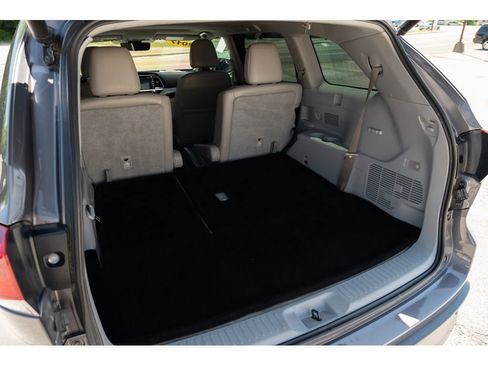 Used 2017 Toyota Highlander XLE FWD image 34