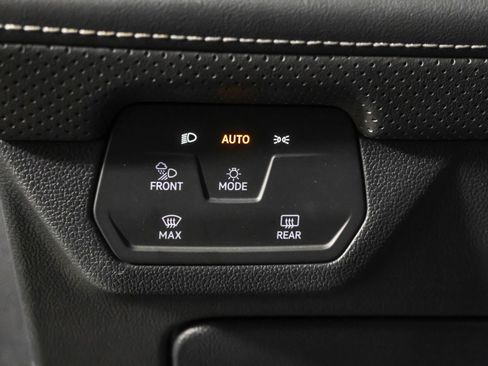 Used 2024 Volkswagen Atlas SE w/ Black Wheel Package image 23