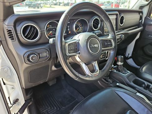 Used 2018 Jeep Wrangler Unlimited Sahara image 10