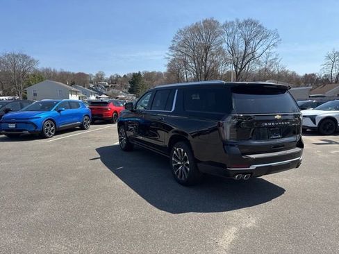 New 2026 Chevrolet Suburban High Country AWD/4WD image 3