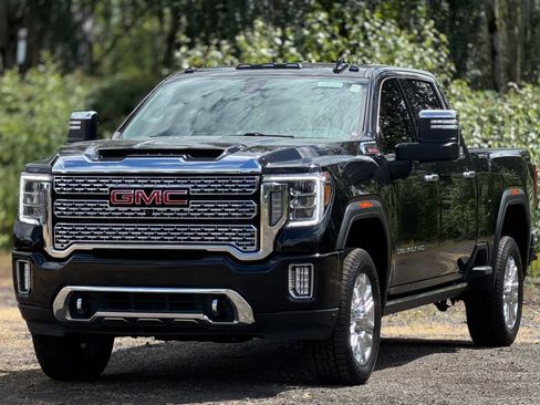 Used 2022 GMC Sierra 3500 Denali w/ Denali Black Diamond Edition AWD/4WD image 3