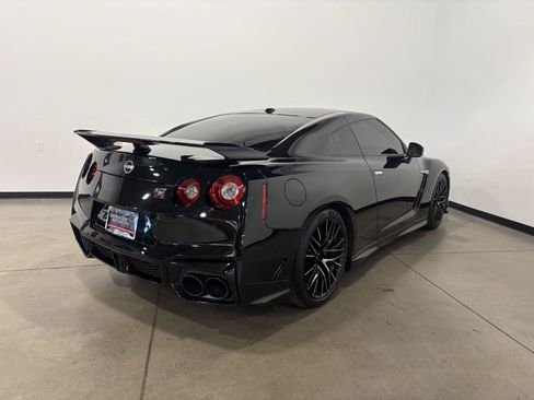 Used 2024 Nissan GT-R Premium w/ Premium Interior Package AWD/4WD image 3