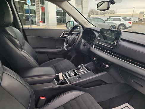 Used 2024 Mitsubishi Outlander AWD image 30