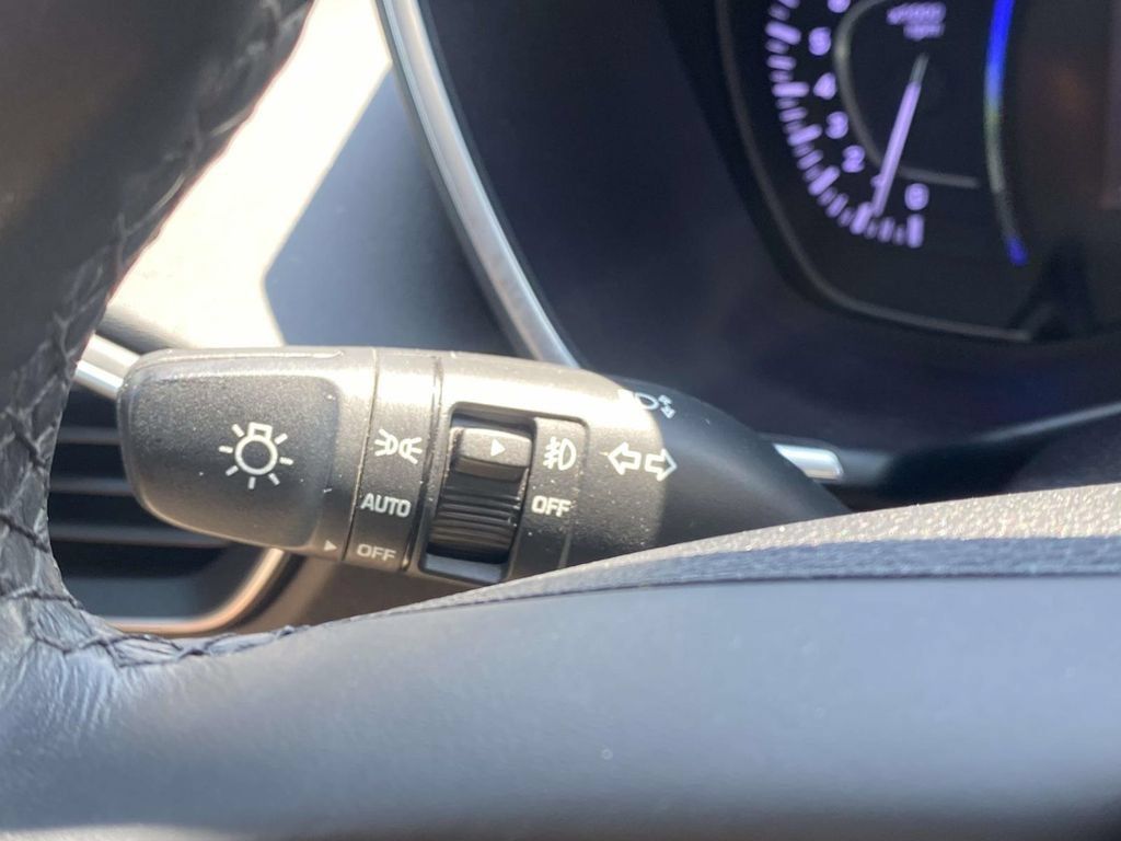 Used 2019 Hyundai Santa Fe FWD image 34