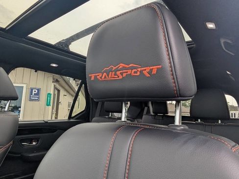 Used 2025 Honda Pilot TrailSport image 33