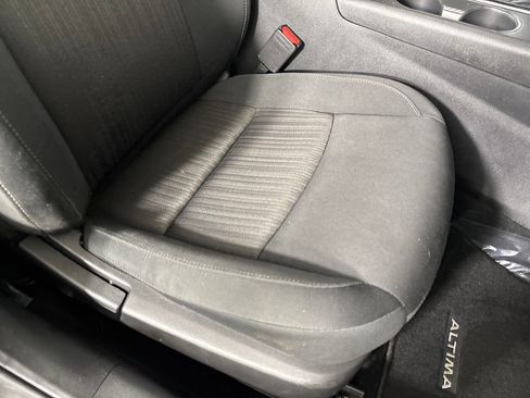 Used 2025 Nissan Altima 2.5 SV FWD image 30