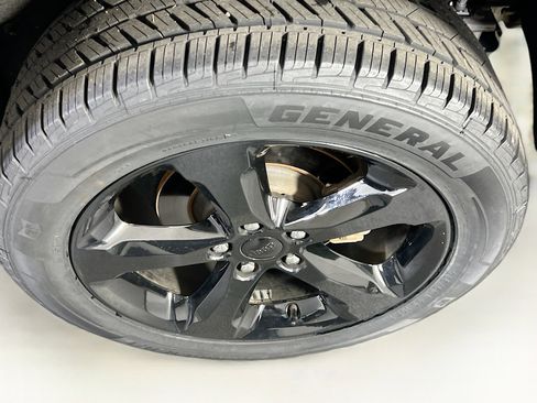 Used 2023 Jeep Grand Cherokee Altitude image 30