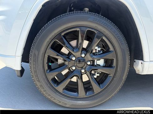 Used 2022 Jeep Grand Cherokee Laredo X RWD image 10