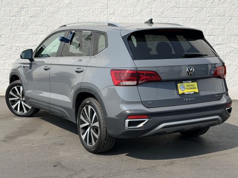 Used 2023 Volkswagen Taos SE w/ Panoramic Sunroof Package AWD/4WD image 5