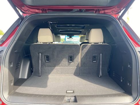 Used 2022 Chevrolet Traverse LT w/ LT Premium Package image 10