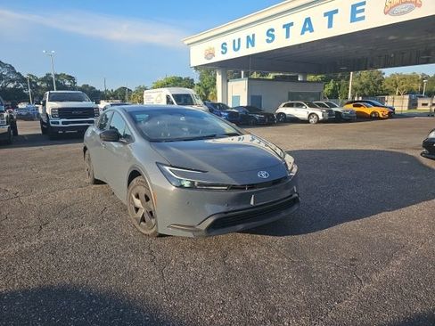 Used 2024 Toyota Prius LE FWD image 6