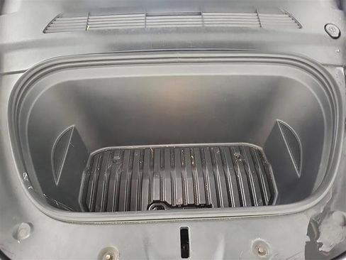 Used 2023 Tesla Model Y Long Range image 8