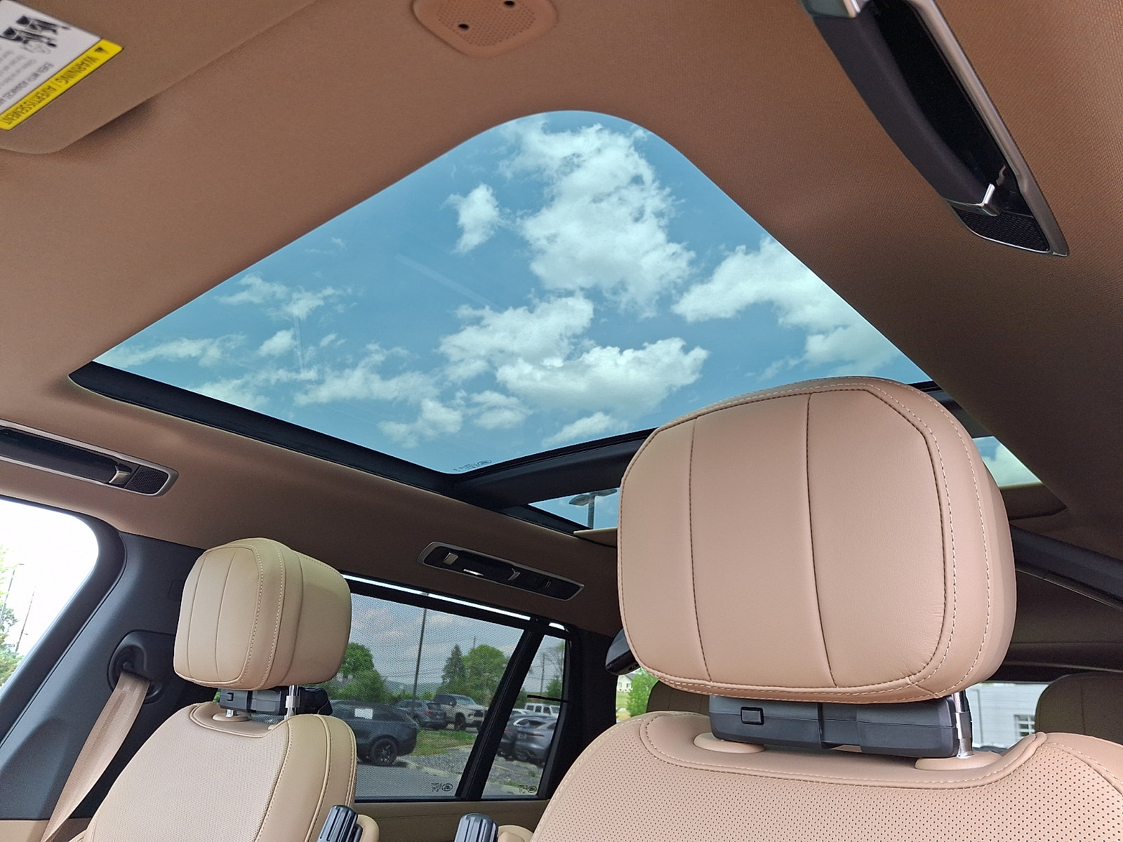 New 2026 Land Rover Range Rover Long Wheelbase SE AWD/4WD image 12