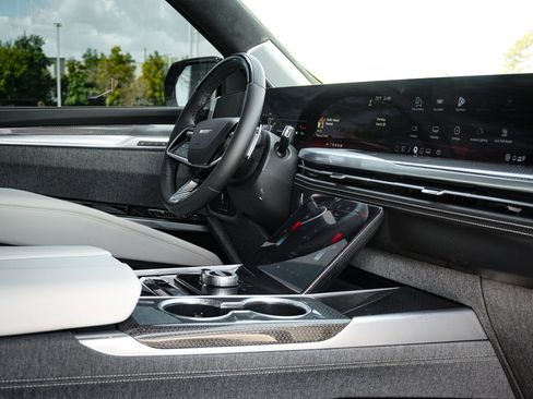 Used 2026 Cadillac Escalade V w/ LPO, ONYX Package image 38