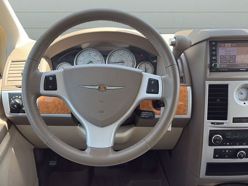 Used 2010 Chrysler Town & Country Limited w/ Trailer Tow Group FWD image 12