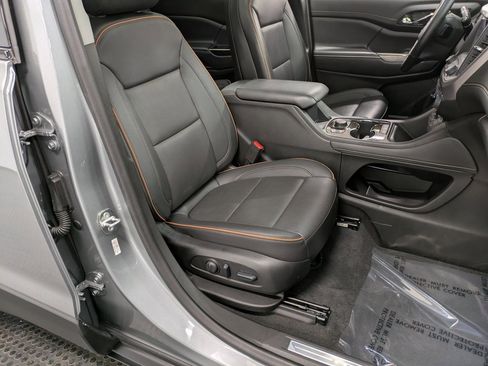 Used 2023 GMC Acadia AT4 w/ Technology Package image 28