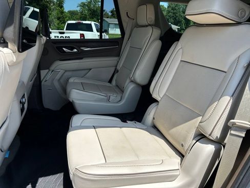 Used 2021 GMC Yukon Denali w/ Denali Premium Package AWD/4WD image 13