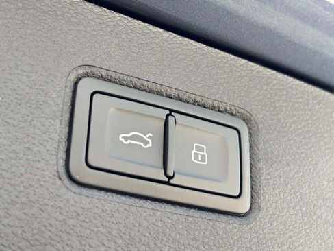 New 2025 Bentley Bentayga Extended Wheelbase image 43