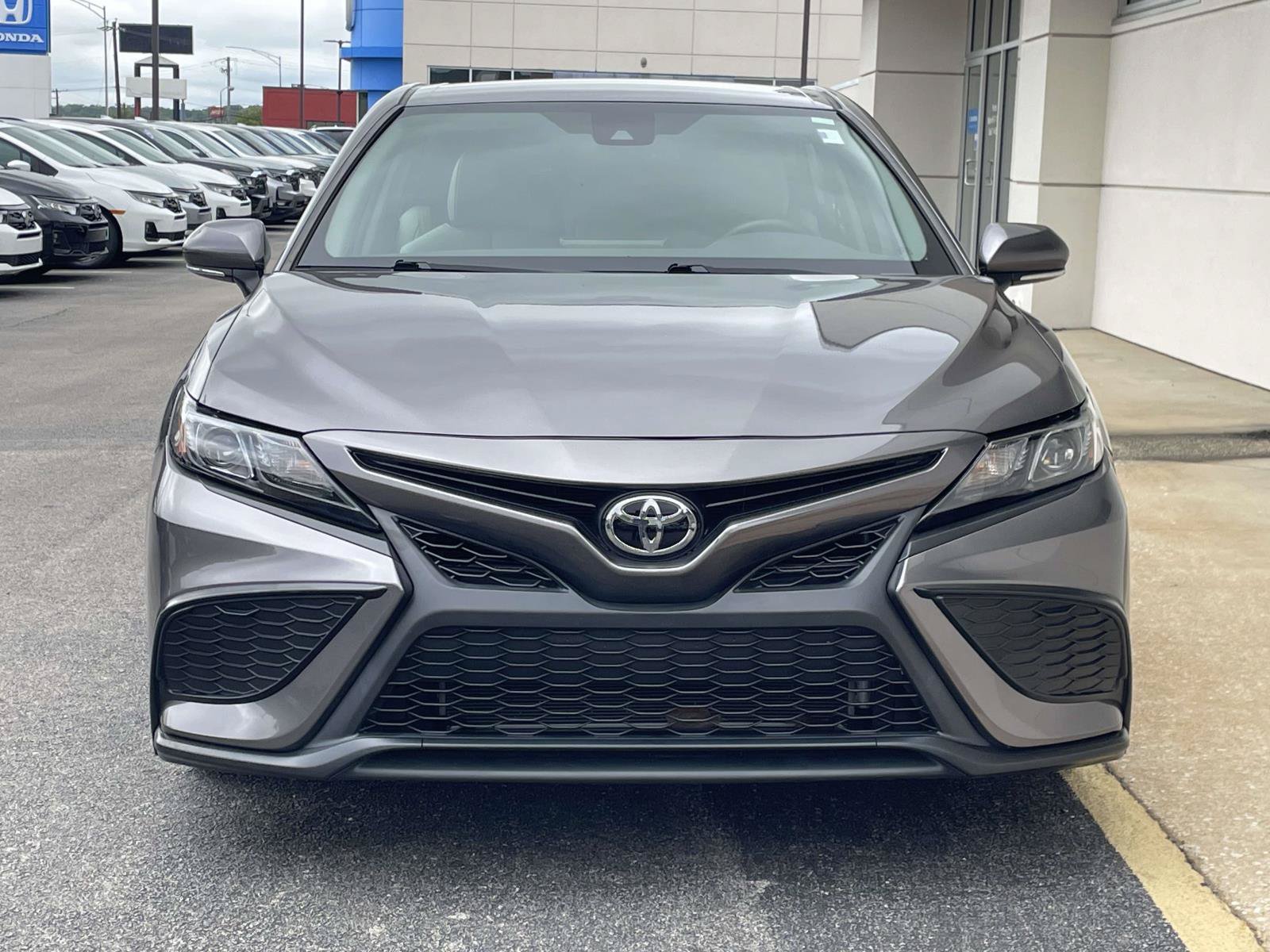 Used 2023 Toyota Camry SE w/ Convenience Package FWD image 5