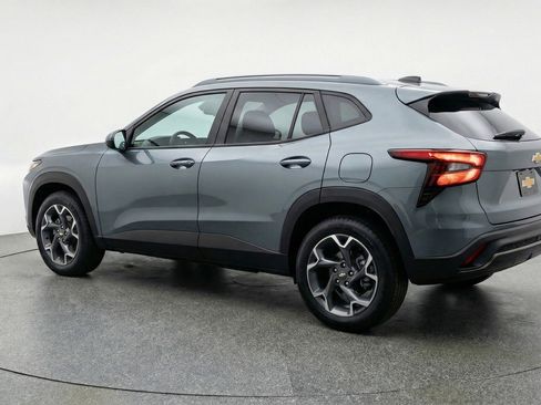 Used 2025 Chevrolet Trax LT w/ LT Convenience Package FWD image 6