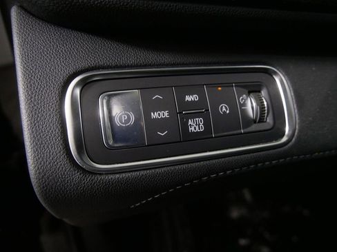 Used 2025 Buick Enclave Avenir image 17