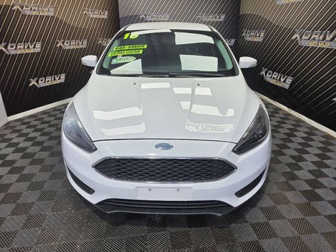 Used 2016 Ford Focus SE FWD image 2