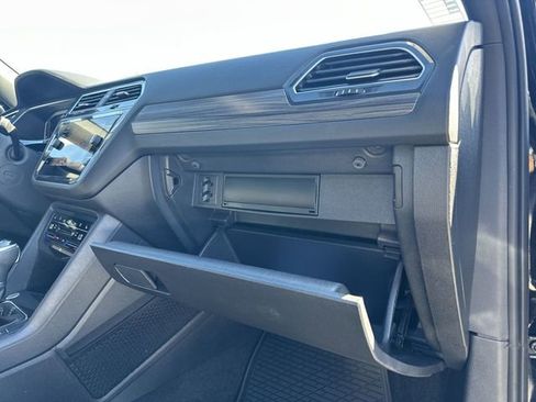 Certified 2023 Volkswagen Tiguan SEL R-Line image 33