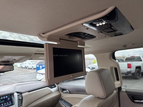 Used 2019 GMC Yukon XL SLT w/ Premium Edition AWD/4WD image 35