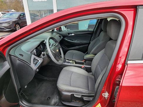 Used 2017 Chevrolet Cruze LT image 9