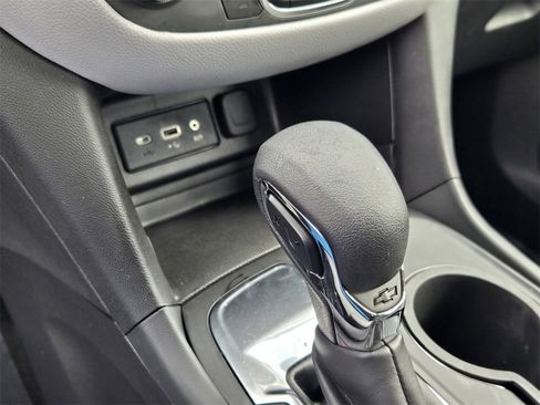 Used 2023 Chevrolet Equinox LS image 22