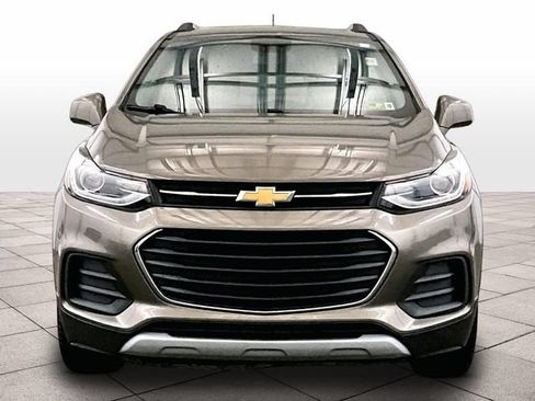 Used 2020 Chevrolet Trax LT w/ LT Convenience Package AWD/4WD image 3