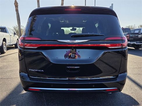 New 2026 Chrysler Pacifica Select image 6