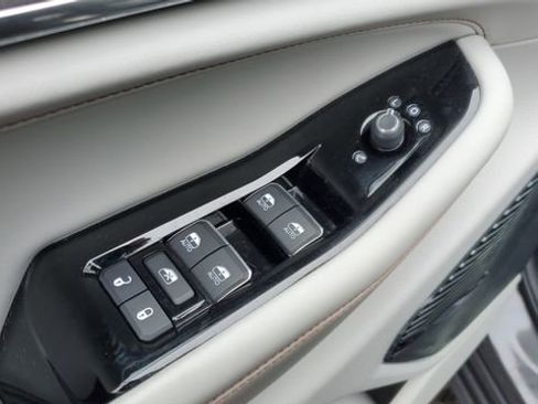 Certified 2022 Jeep Grand Cherokee Overland w/ Advanced Protech Group III image 10