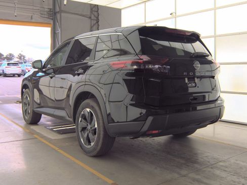 Used 2026 Nissan Rogue SV image 6